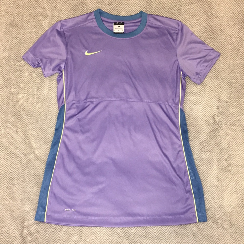 NWOT Nike DRI-Fit Short Sleeved Top